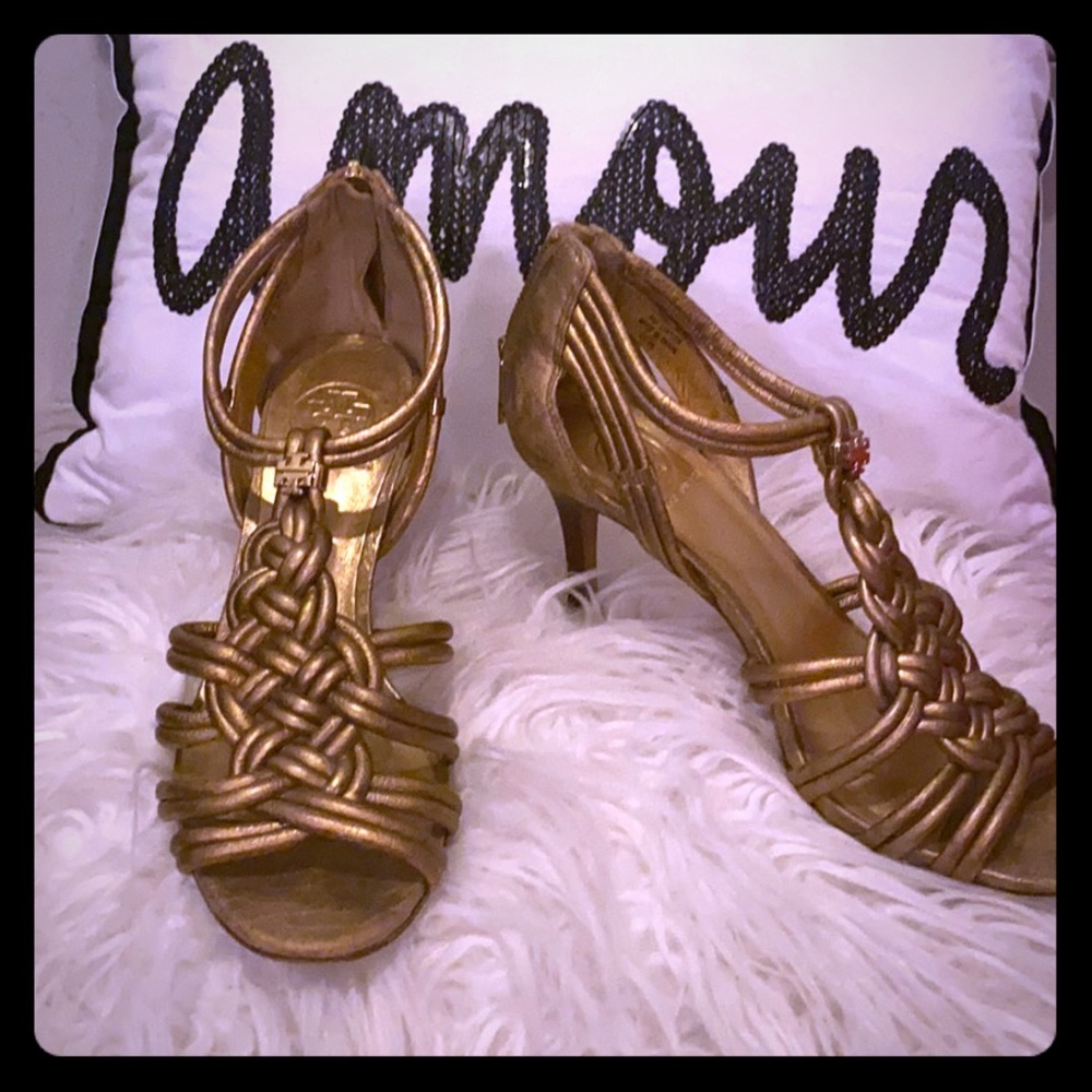 Gold braided heel